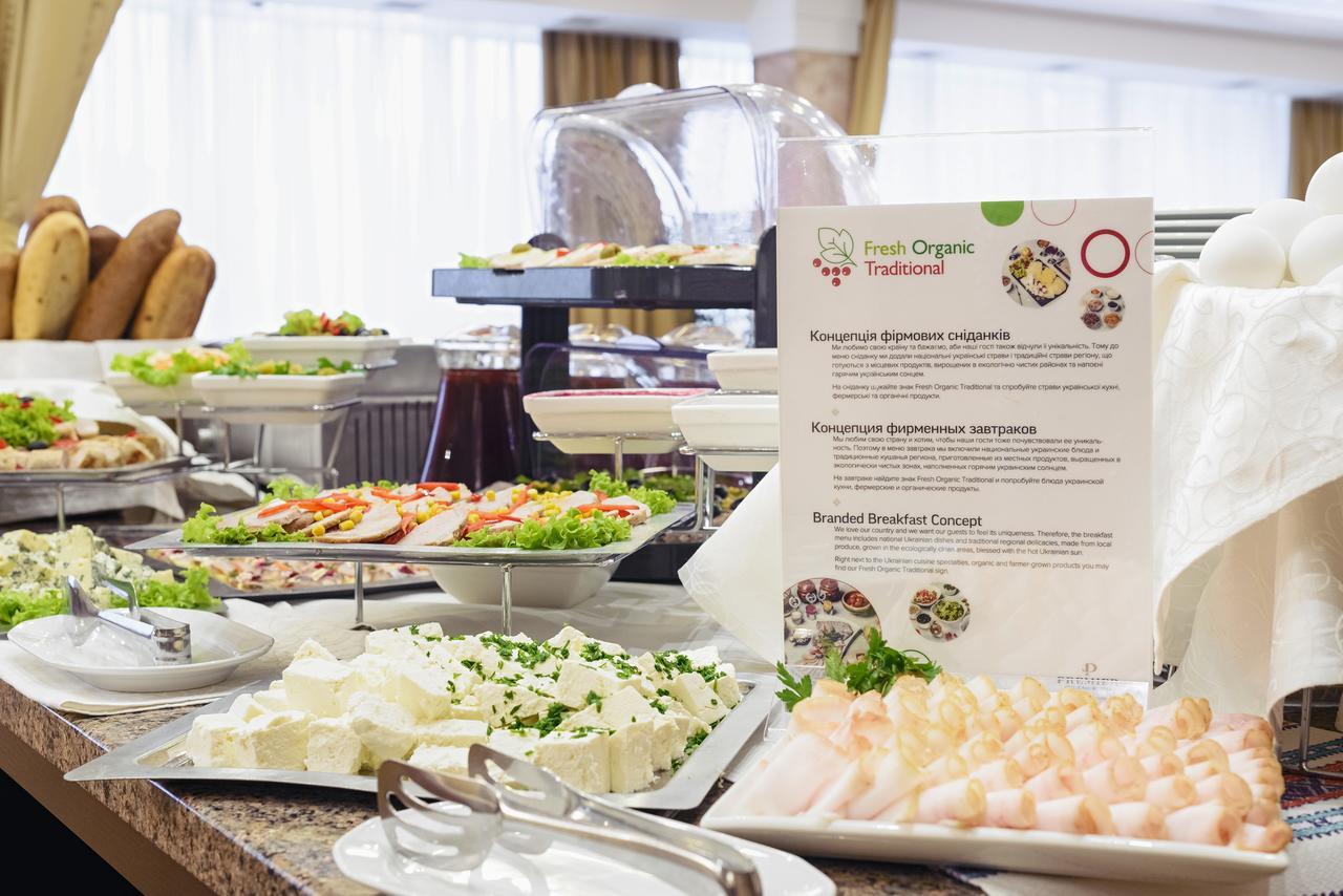 Premier Hotel Rus Kiev Buitenkant foto